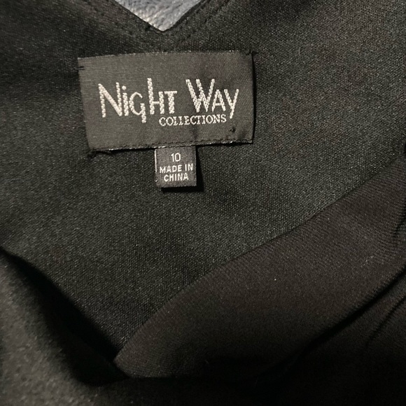 Nightway Black Gray Rosette Pattern Plunging Neckline Empire Dress Size 10 - Picture 11 of 11